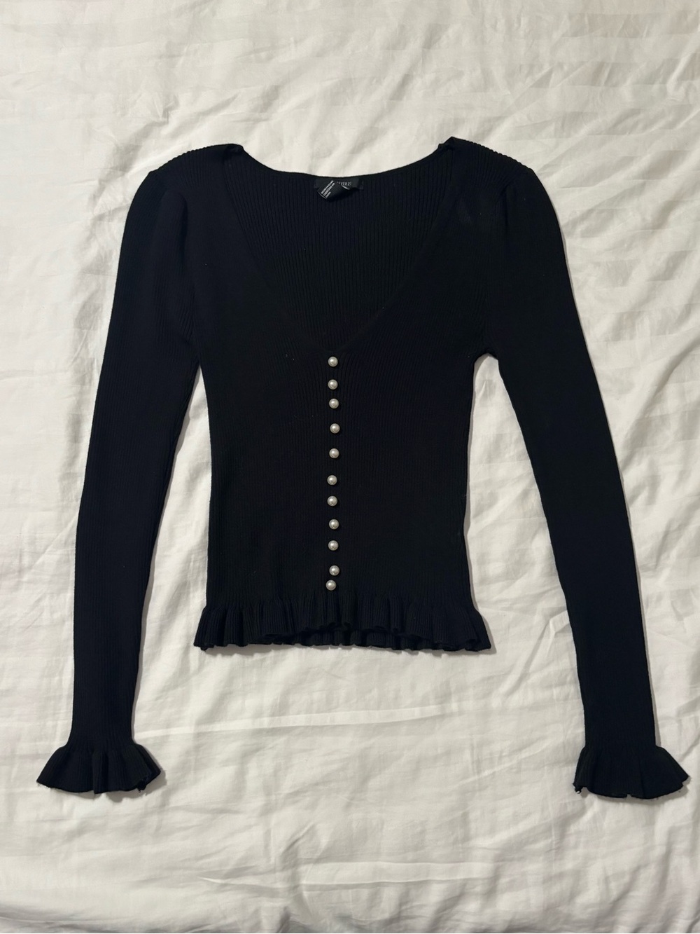 Women’s Forever 21 Long Sleeve V-neck in Black